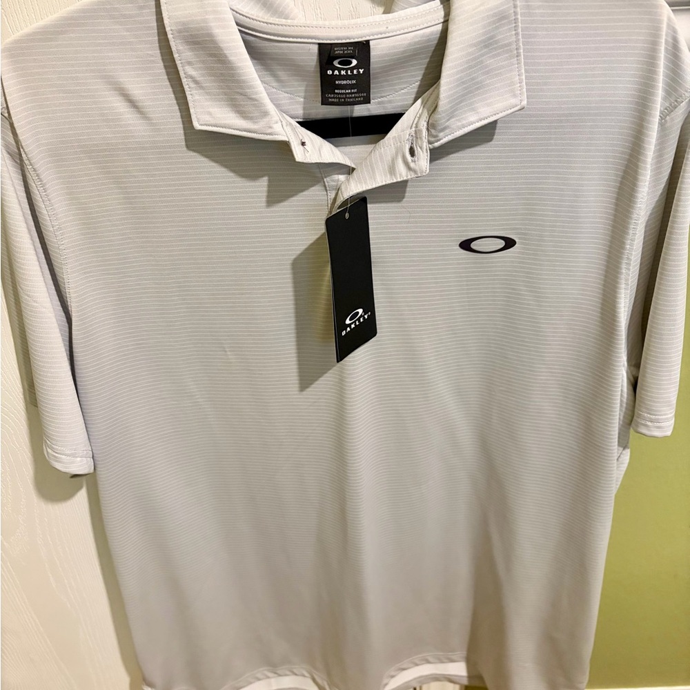 Oakley Men’s Light Gray Polo with Subtle Stripe and Logo
